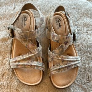 Nwob. Clark sandals